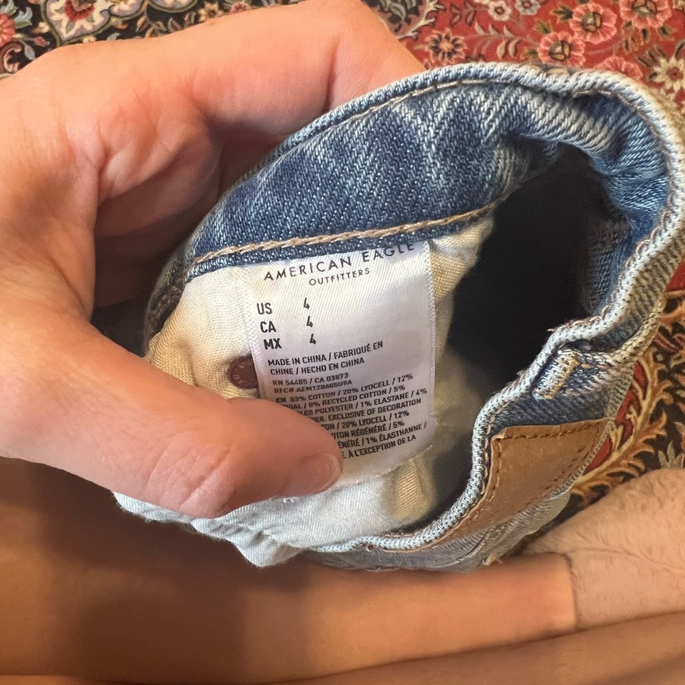American Eagle highest rise 90s boyfriend Jean shorts - Picture 4 of 4